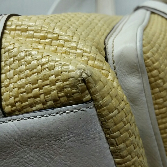 PRICE FIRM COACH LEATHER / STRAW  TOTE & WRISTLET - Picture 7 of 8